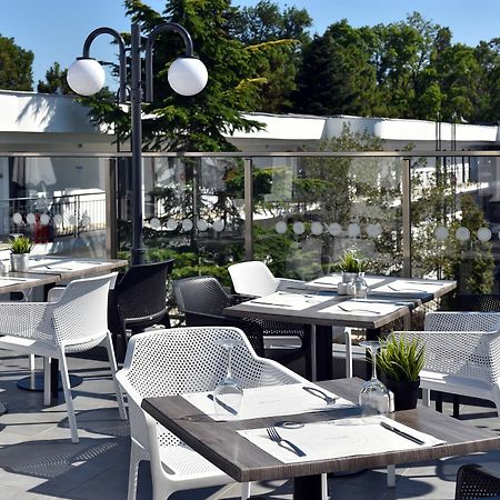 Ihotel Pantai Sunny Bagian luar foto