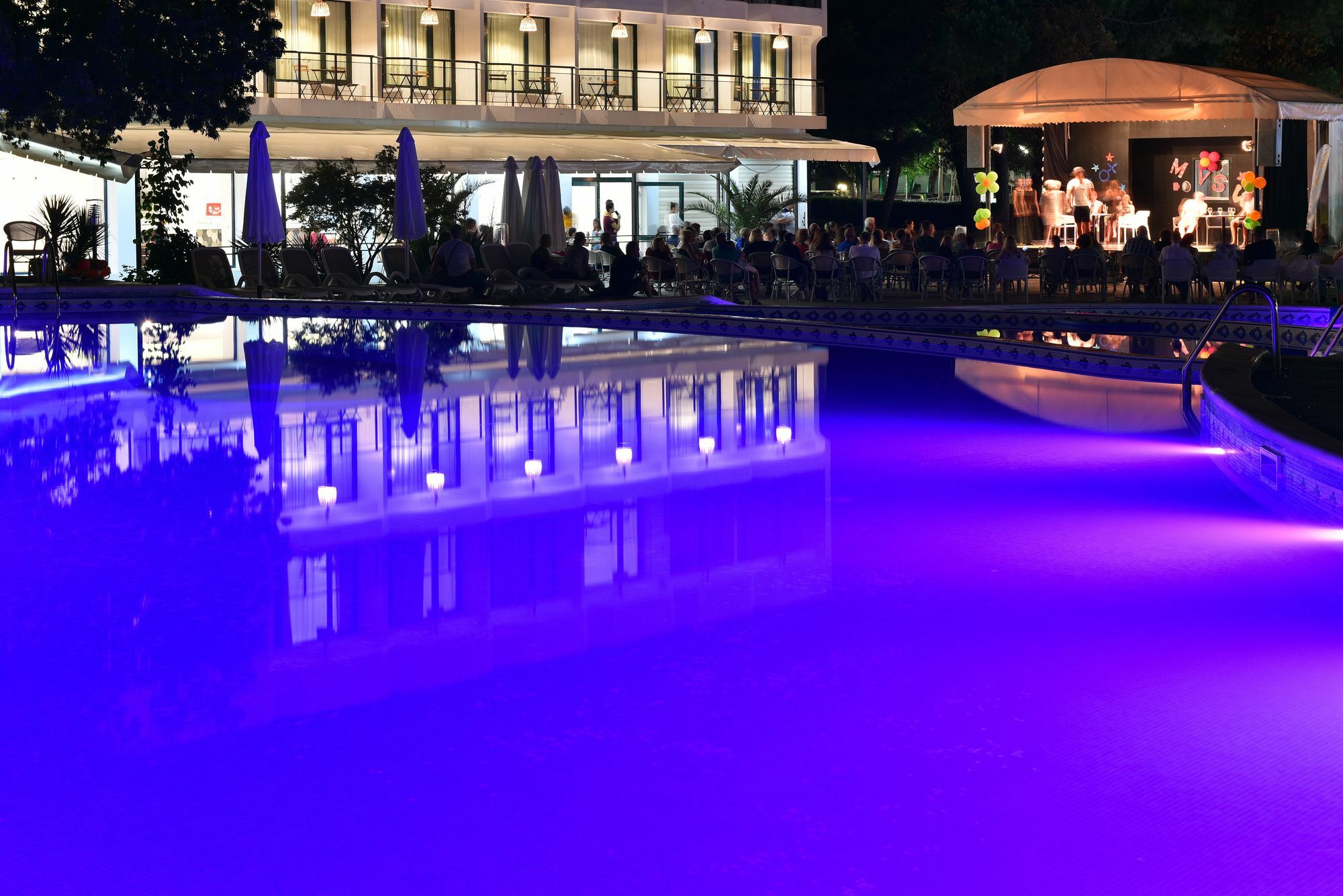Ihotel Pantai Sunny Bagian luar foto