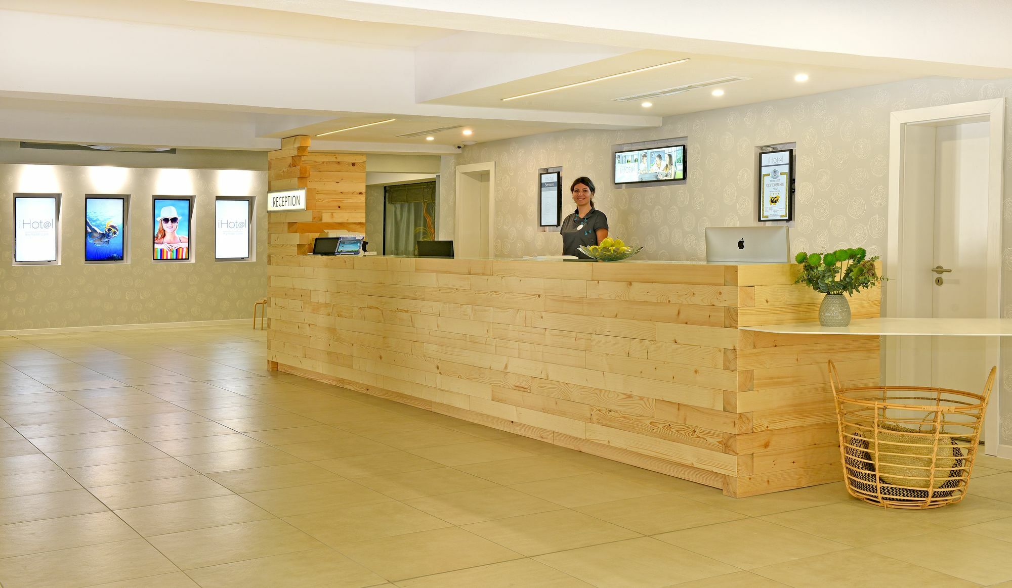 Ihotel Pantai Sunny Bagian luar foto