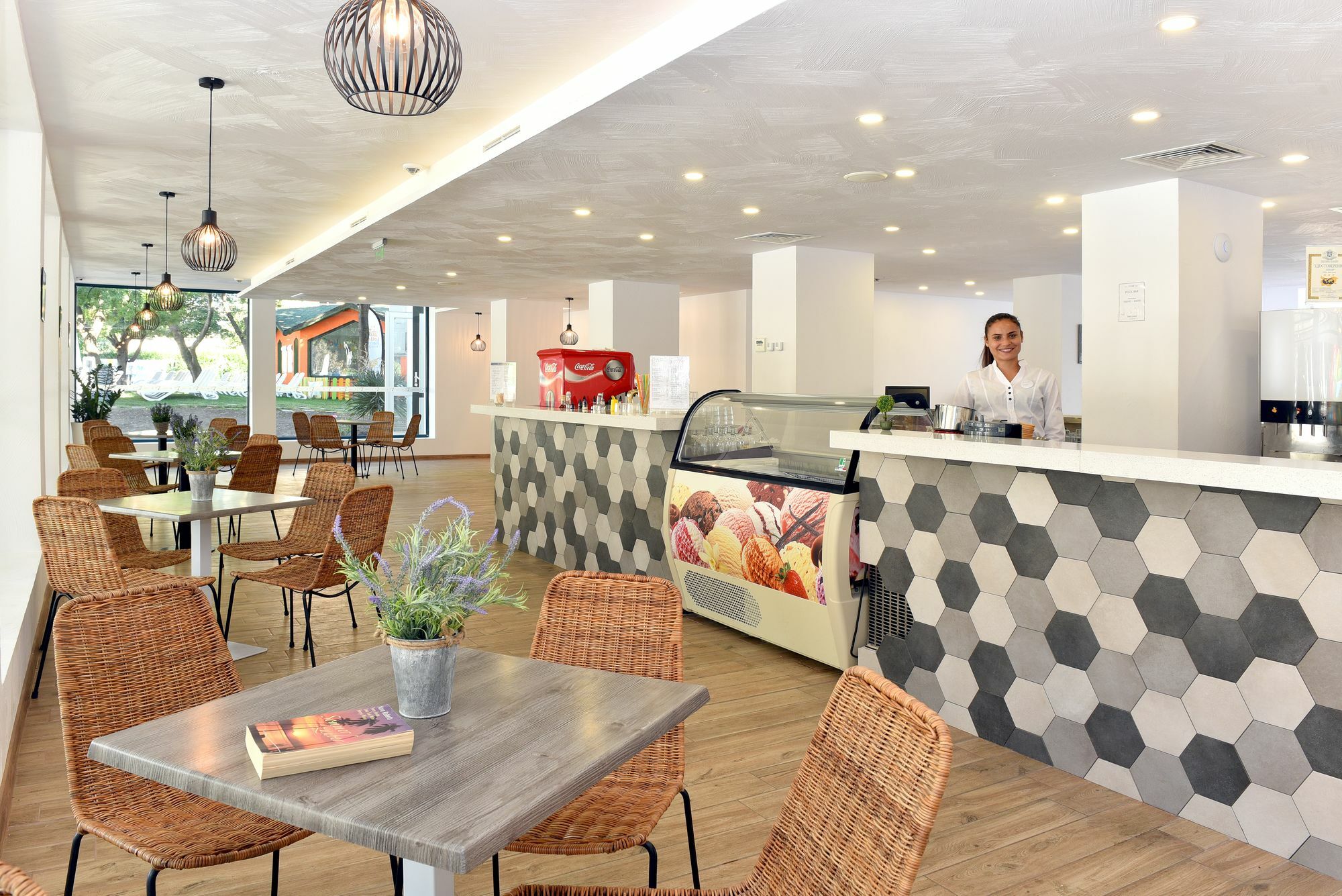 Ihotel Pantai Sunny Bagian luar foto