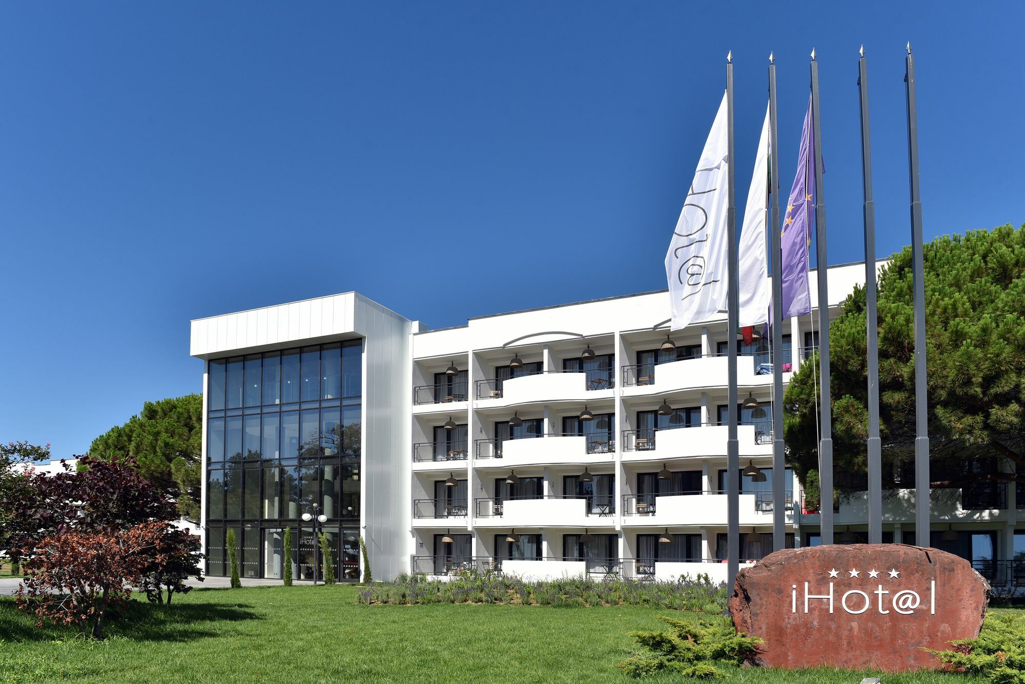Ihotel Pantai Sunny Bagian luar foto